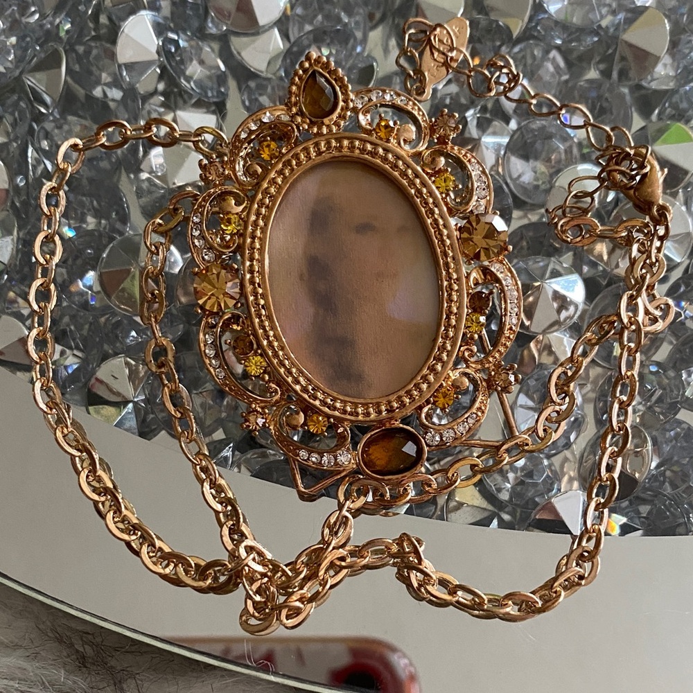 Vintage Latasia Elegant Rose Gold Pendant Necklace